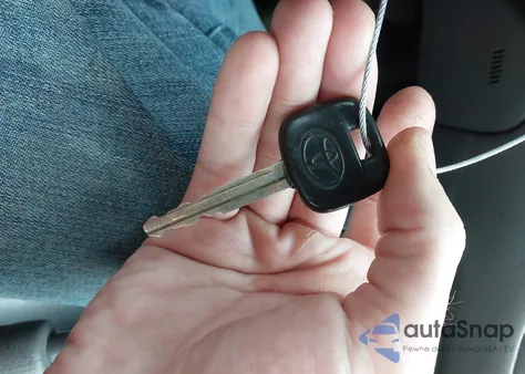 2005 Toyota Camry Le z USA, uszkodzony, nr VIN JTDBE32K153033492